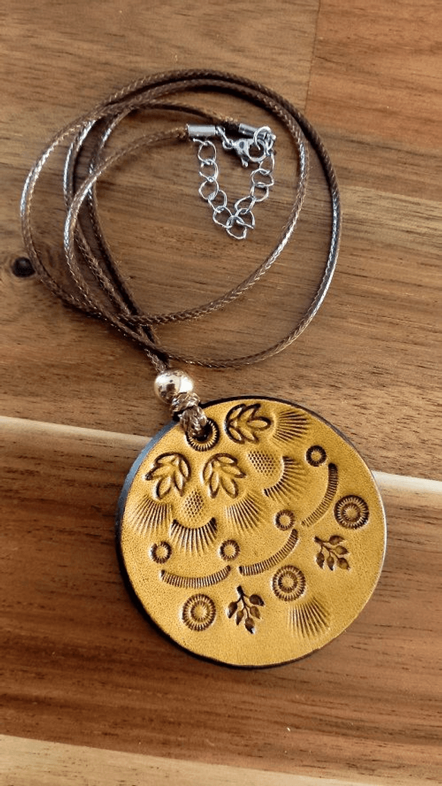 Collier en cuir