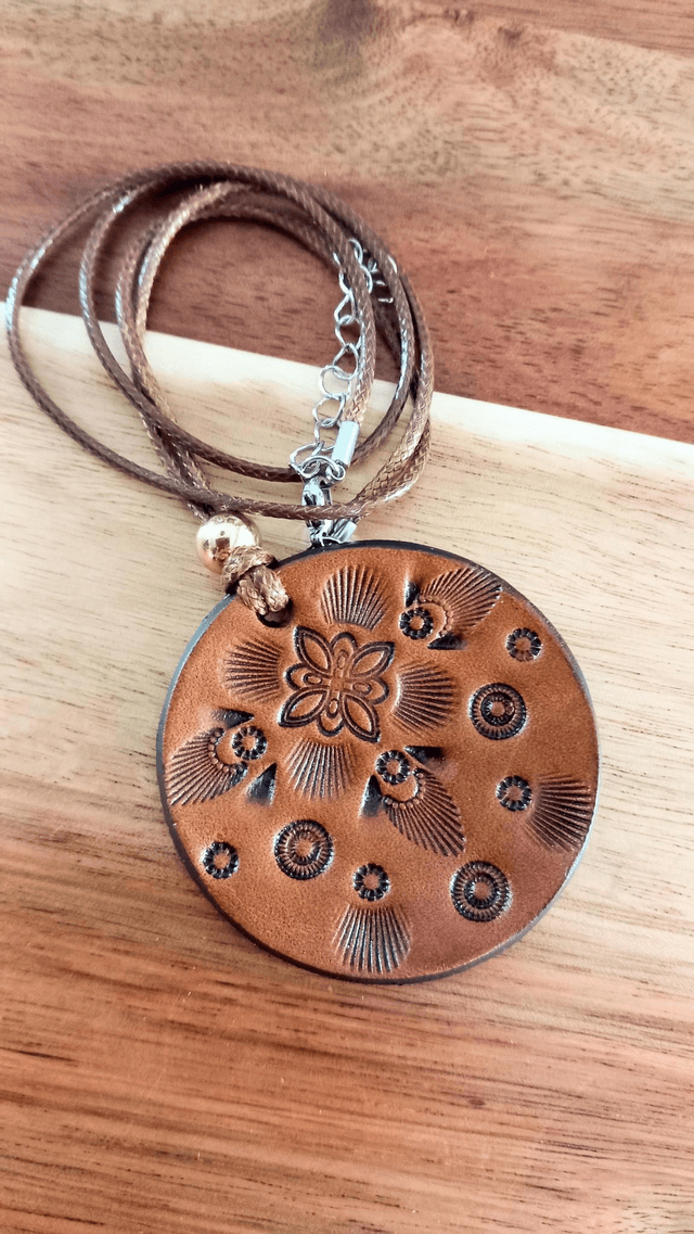 Collier en cuir